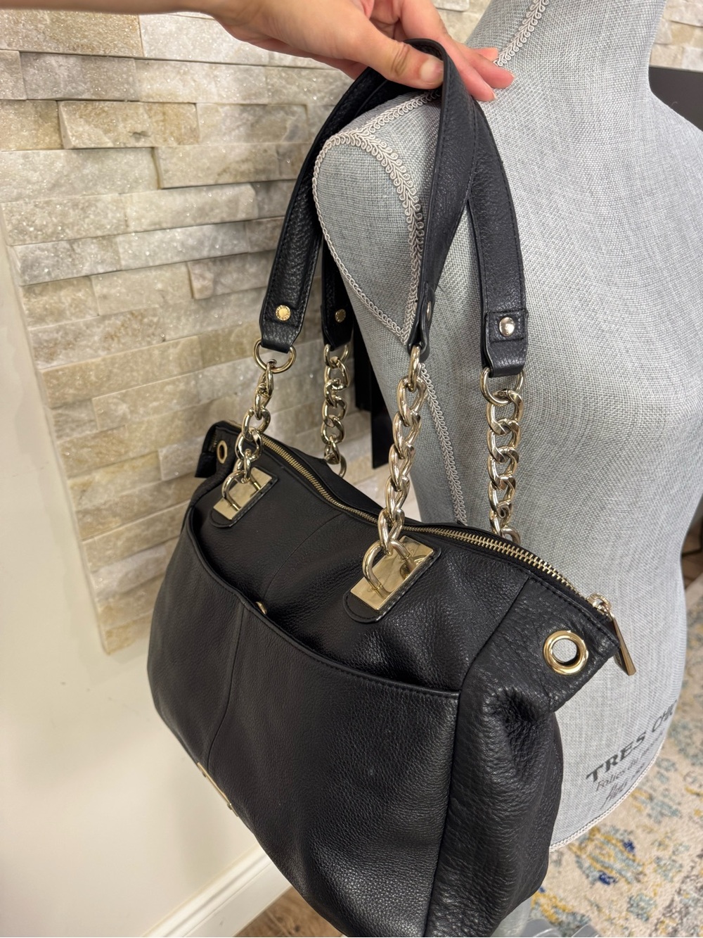 Danier Black Leather Shoulder Bag with Gold Chains - Picture 6 of 13